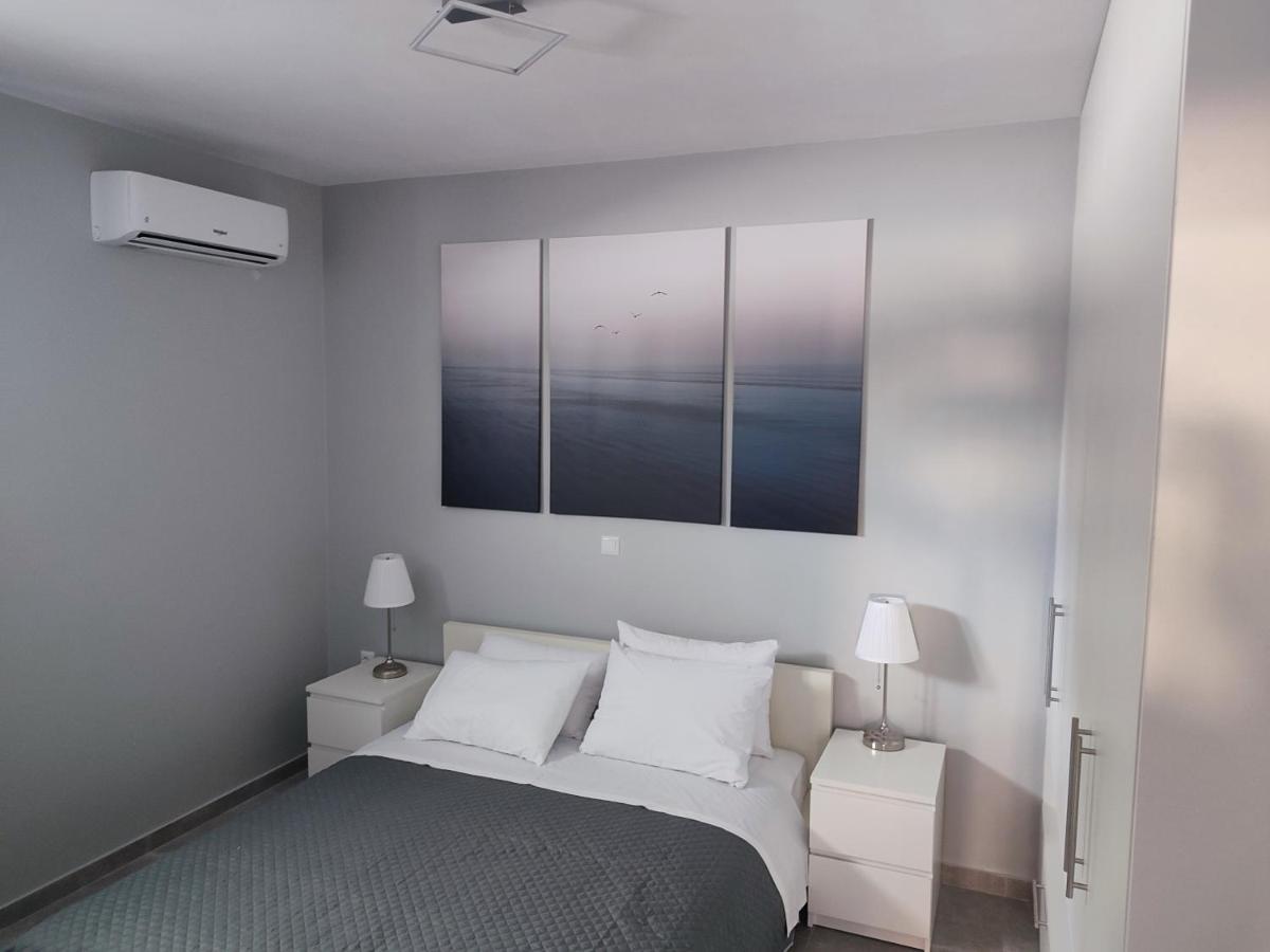 Niriides Apartment *